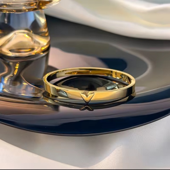 V Letters Bracelet | 316L Stainless Steel | Edgy & Modern - Picture 6 of 15